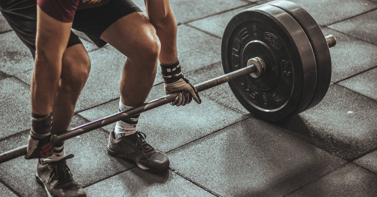 découvrez l'importance de la force de base pour améliorer votre condition physique et votre stabilité globales. Apprenez des exercices, des conseils et des techniques efficaces pour développer un tronc solide et améliorer vos performances sportives.