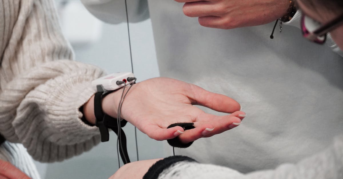 Cette approche non invasive peut soulager efficacement les douleurs chroniques liées aux hernies discales, aux bombements discaux et aux sténoses spinales. En réduisant la pression exercée sur les structures nerveuses et en optimisant la circulation des fluides autour des disques, le traitement peut accélérer la guérison et améliorer la qualité de vie des patients qui cherchent à soulager une gêne persistante. La capacité de TAGMED à soulager des problèmes tels que la sciatique, le syndrome facettaire et les symptômes associés à la discopathie dégénérative rend l'approche TAGMED particulièrement intéressante pour les personnes qui se sentent piégées par leur douleur.