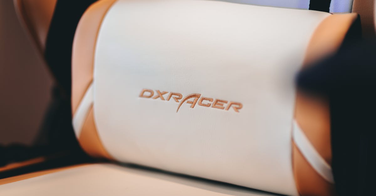 Adopter des techniques de levage appropriées est essentiel pour prévenir les blessures et gérer les douleurs lombaires. Maintenez un contact étroit avec les objets que vous soulevez, renforcez vos jambes et évitez de vous tordre le dos pendant l'exercice. Ces pratiques peuvent soulager considérablement l'inconfort et réduire le risque de blessures graves lors des tâches quotidiennes.
