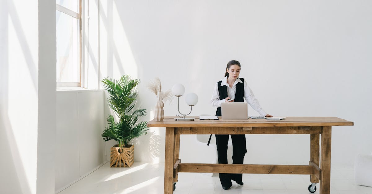 discover the benefits of a standing desk for your health and productivity. learn how transitioning to a standing workspace can improve posture, reduce fatigue, and enhance focus. upgrade your office setup today!