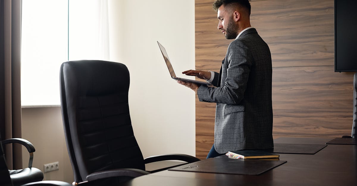 discover the benefits of using a standing desk for a healthier and more productive workspace. enhance your posture, boost energy levels, and reduce the risks associated with prolonged sitting. upgrade your office setup today!