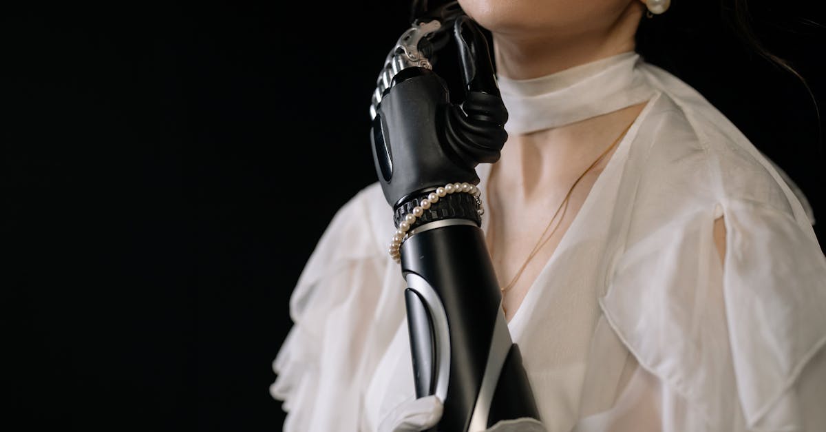 discover effective solutions to alleviate tech neck discomfort caused by prolonged device usage. learn tips for better posture, stretches, and ergonomic adjustments to enhance your wellbeing in the digital age.