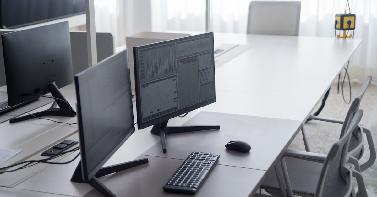 applique une force de traction contrôlée et progressive sur la colonne vertébrale. Cette méthode augmente l'espace entre les vertèbres, réduisant ainsi efficacement la pression exercée sur les disques intervertébraux et les racines nerveuses. En favorisant une meilleure circulation des fluides dans la zone ciblée, cette technique innovante contribue à réduire l'inflammation et à soulager la douleur, offrant une solution fiable et non invasive aux personnes souffrant de maux de dos chroniques