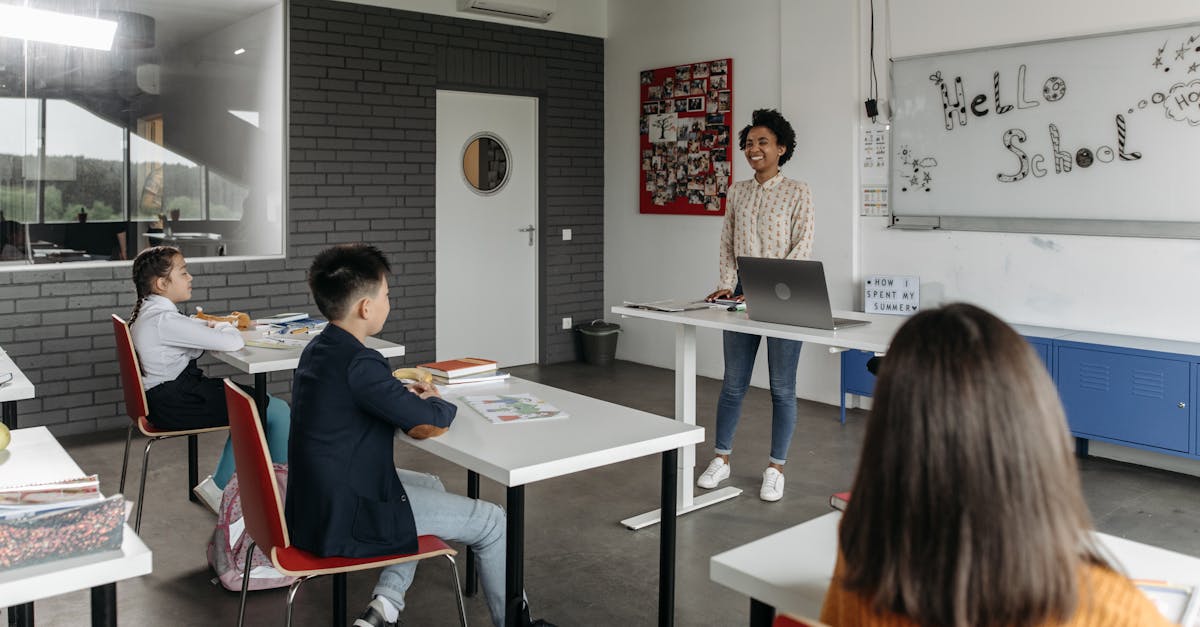 discover the benefits of standing desks for a healthier, more productive work environment. improve your posture, boost energy levels, and enhance focus with our range of ergonomic standing desks designed for comfort and style.
